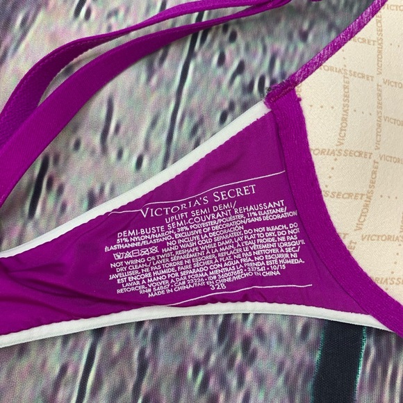 Victoria’s Secret Uplift Bra - Picture 3 of 3